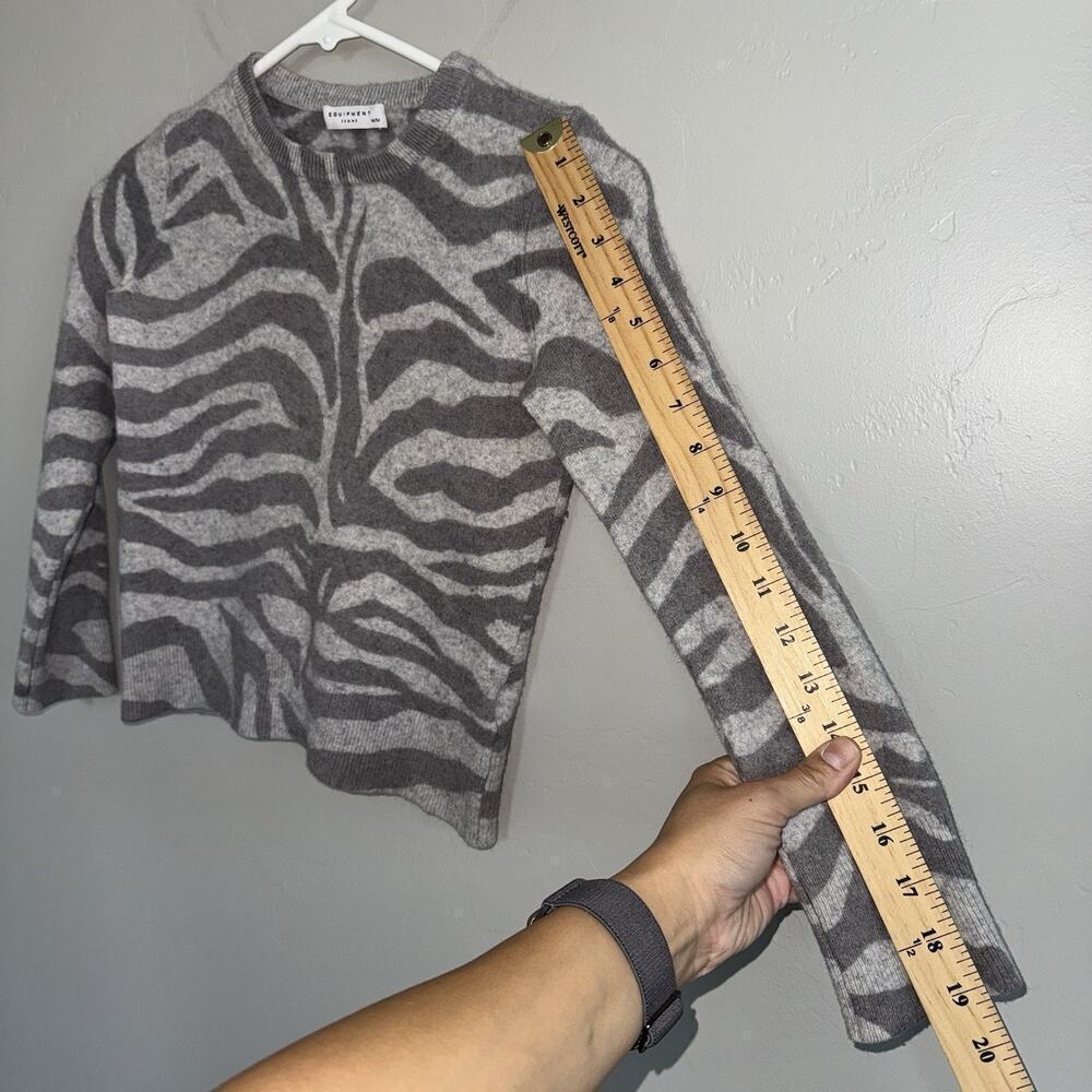 Equipment Femme 100% Cashmere Sweater Zebra Print Gray- SHRUNKEN SEE MEASUREMENT - Picture 4 of 9